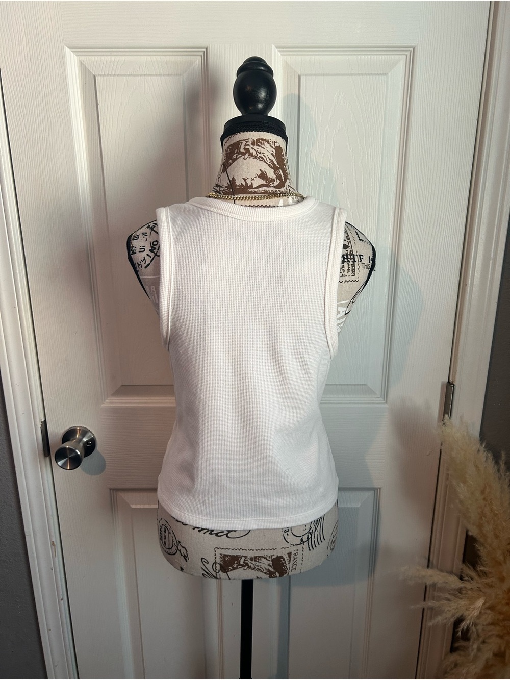 White Tank with Red Roses print - Picture 4 of 4